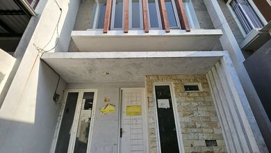 Rumah Modern Luas 90 Jual di Surabaya Kota, Surabaya