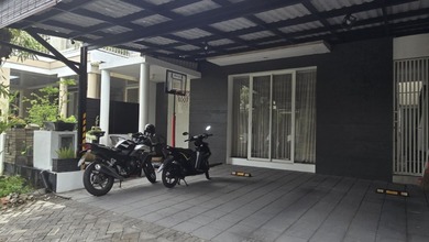 Rumah Mewah di Kawasan Wiyung, Surabaya, LB 150m², Harga 3,95 Miliar