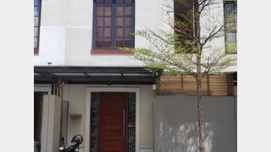Kesempatan Rumah di Wiyung, Surabaya, LB 80m², Harga 1,15 Miliar