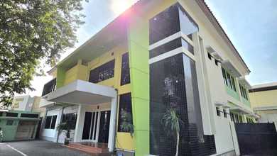 Disewakan / Dijual Gedung Kantor Siap Huni di Margorejo Surabaya
