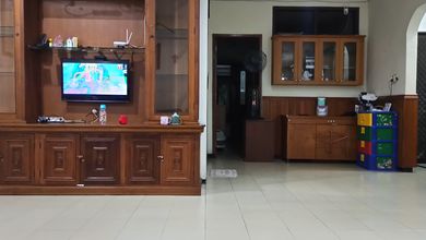 Kesempatan Rumah di Mulyorejo, Surabaya, LB 200m², Harga 2,5 Miliar