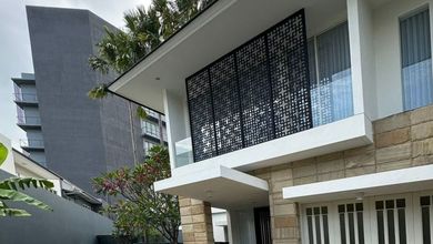 Rumah Area Premium Wiyung, Surabaya - Harga Terbaik 7,5 Miliar