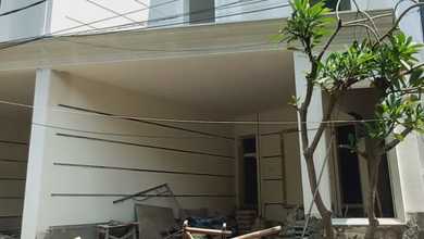 Rumah Dijual di Panjang Jiwo, Surabaya, LB 112m², Harga Kompetitif!