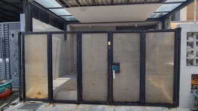 Kesempatan Rumah di Gununganyar, Surabaya, LB 97m², Harga 750 Juta