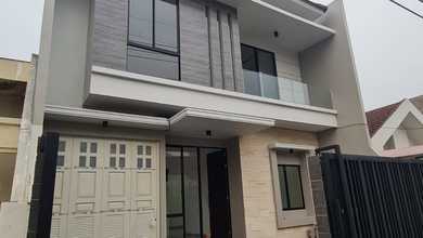 Rumah Elegan di Manyar, Surabaya, 5 KT, LT 200m²