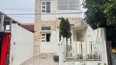 Rumah Dijual di Wiyung, Surabaya, LB 117m², Harga Kompetitif!