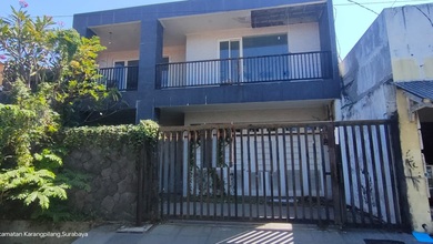 Rumah Dijual di Kebraon, Surabaya, LB 240m², Harga Terbaik!