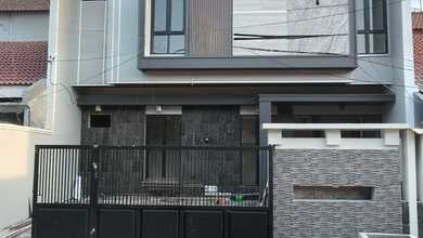 Penawaran Langka, rumah Mewah di Manyar, Surabaya, LB 210m²