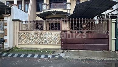 Rumah Dijual di Dharma Husada, Surabaya, LB 200m², Harga Kompetitif!