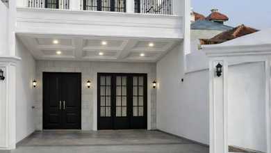 Rumah Mewah di Kawasan Gayungan, Surabaya, LB 180m², Harga 2,85 Miliar