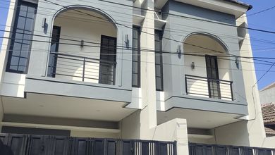 Kesempatan Rumah di Rungkut, Surabaya, LB 120m², Harga 1,57 Miliar