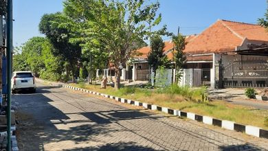 Jual Rumah Strategis di Rungkut, Surabaya - LT 242m²