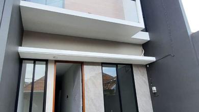 Kesempatan Rumah di Surabaya Kota, Surabaya, LB 130m², Harga 1,8 Miliar