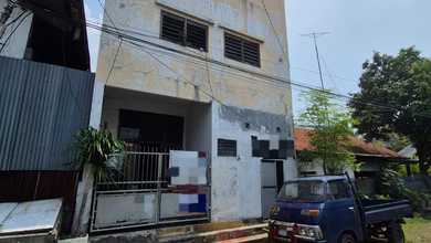 Rumah Elegan di Wiyung, Surabaya, 2 KT, LT 207m²