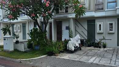 Rumah Dijual di Pakuwon, Surabaya, LB 600m², Harga Kompetitif!