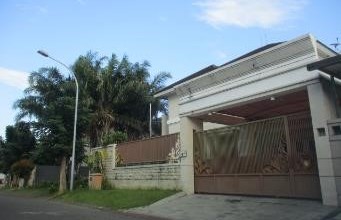 Rumah Elegan di Sukolilo, Surabaya, 3 KT, LT 339m²