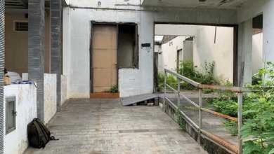 Rumah Mewah di Lakarsantri, Surabaya, 2 KT, LT 180m²