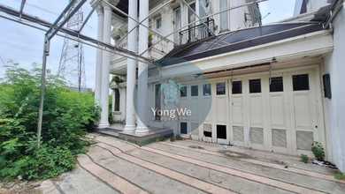Rumah Dijual di Lakarsantri, Surabaya, LB 300m², Harga Kompetitif!
