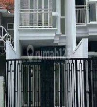 Rumah Eksklusif Luas 102 m2, di Jemursari, Surabaya