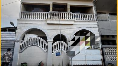 Rumah Dijual di Gresik Kota, Gresik, LB 222m², Harga Kompetitif!