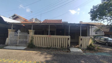 Rumah Siap Pakai di Kawasan Gresik Kota, Gresik, LT 228m²