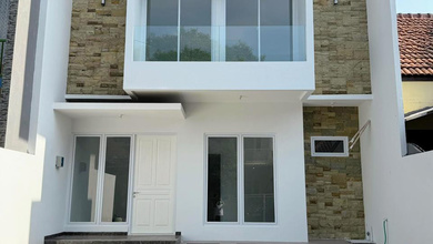 Kesempatan Rumah di Citraland, Surabaya, LB 170m², Harga 2,15 Miliar