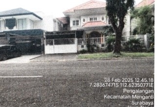 Rumah Mewah di Wiyung, Surabaya, 3 KT, LT 450m²