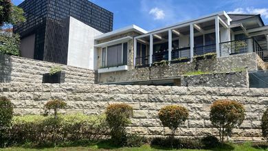 Rumah Elegan di Dukuh Pakis, Surabaya, 4 KT, LT 314m²