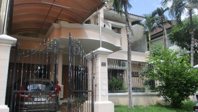 Penawaran Langka, rumah Mewah di Citraland, Surabaya, LB 200m²