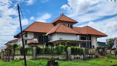 Dijual rumah Mewah di Wiyung, Surabaya - LT 869m²