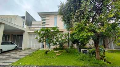 Kesempatan Eksklusif, rumah Mewah di Pakuwon, Surabaya, LB 60m²