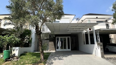 Kesempatan Langka, rumah Mewah di Wiyung, Surabaya, LB 300m²