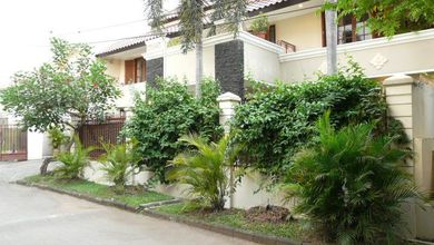 Kesempatan Eksklusif, rumah Mewah di Bintaro, Tangerang Selatan, LB 740m²