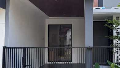 Kesempatan Rumah di Pakuwon City, Surabaya, LB 60m², Harga 1,95 Miliar