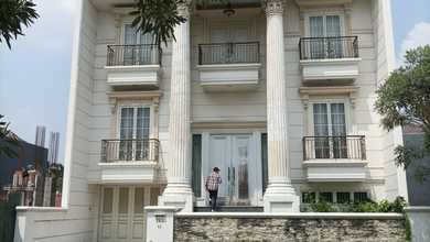 Rumah Area Premium Citraland, Surabaya - Harga Menarik 5,6 Miliar