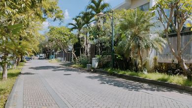 Kesempatan Rumah di Citraland, Surabaya, LB 120m², Harga 2,5 Miliar
