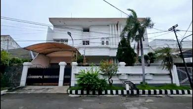 Penawaran Eksklusif, rumah Mewah di Surabaya Kota, Surabaya, LB 880m²