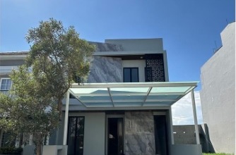 Rumah Prestisius di Kawasan Wiyung, Surabaya, LB 205m², Harga 3,9 Miliar