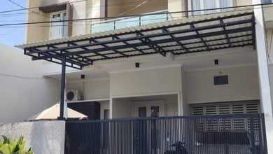 Rumah Area Premium Rungkut, Surabaya - Harga Menarik 2,85 Miliar