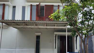 Kesempatan Rumah di Wiyung, Surabaya, LB 135m², Harga 2,2 Miliar