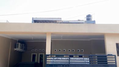 Kesempatan Rumah di Kebraon, Surabaya, LB 180m², Harga 1,35 Miliar