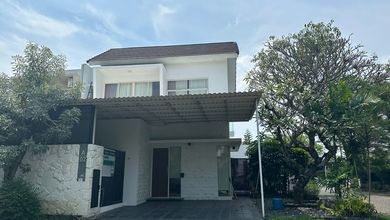Rumah Mewah di Kawasan Menganti, Gresik, LB 250m², Harga 3,5 Miliar