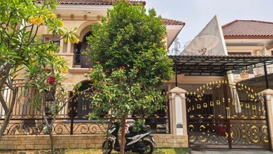 Penawaran Eksklusif, rumah Prestisius di Dukuh Pakis, Surabaya, LB 400m²