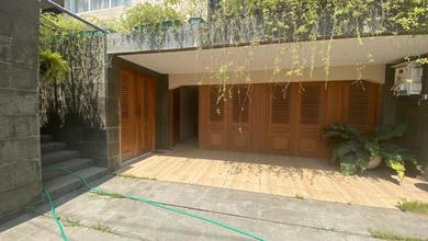 Rumah Siap Pakai di Area Deket, Lamongan, LT 584m²