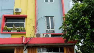 Jual Ruko Tiga Tingkat Lokasi Strategis 