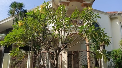 Rumah Premium Luas 164 Jual di Wiyung, Surabaya