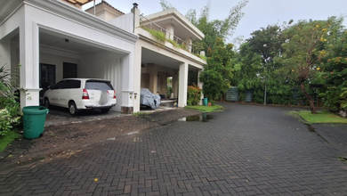 Rumah Dijual di Lakarsantri, Surabaya, LB 240m², Harga Kompetitif!