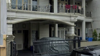 For Sale rumah Eksklusif di Dukuh Pakis, Surabaya - LT 240m²