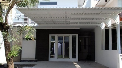 Dijual rumah Mewah di Wiyung, Surabaya - LT 180m²