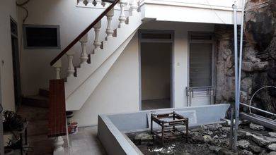 Disewakan Cepat Rumah Cantik dengan Lahan Luas 300 m2 di Surabaya Kota
